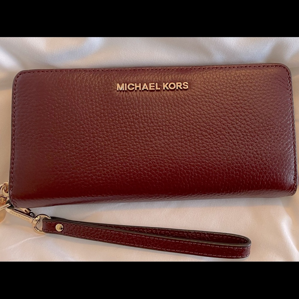 NWT Michael Kors jet set wallet